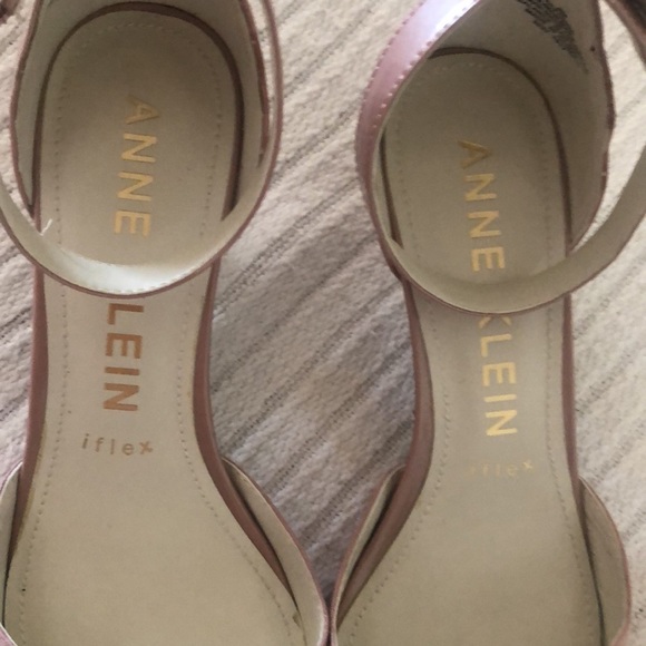 Woman’s Anne Klein Akfonda closed toe spring mauve heel pumps - Picture 15 of 16